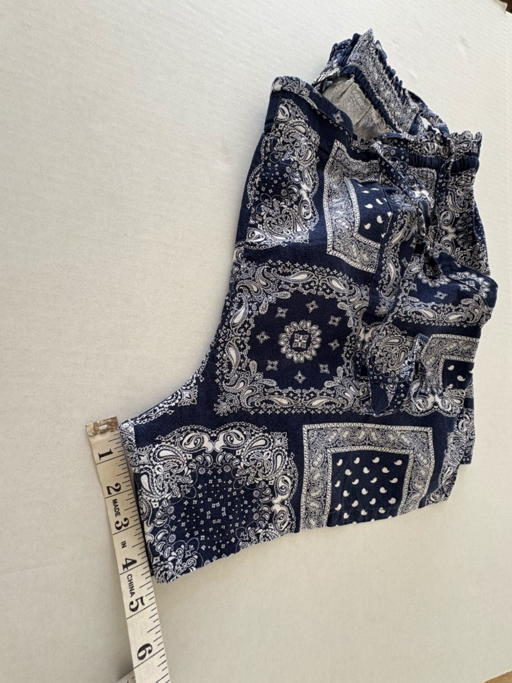 Feeling Festive Bandana Paisley Pattern With Pockets - Size XXL. - Picture 9 of 10